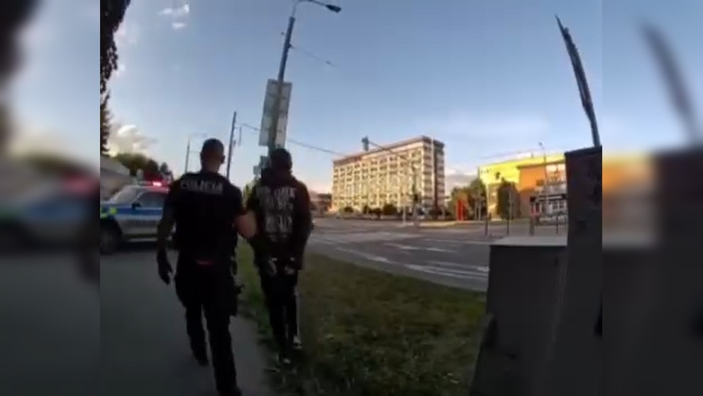 Dvaja páchatelia zaútočili na muža na invalidnom vozíku