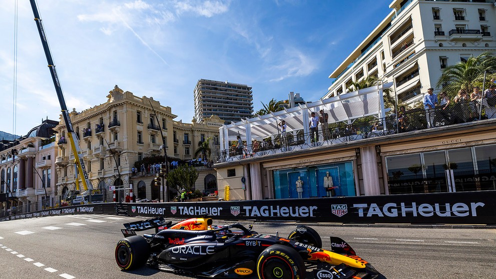 Úradujúci majster sveta Max Verstappen z Red Bullu sa musel uspokojiť so šiestym miestom.