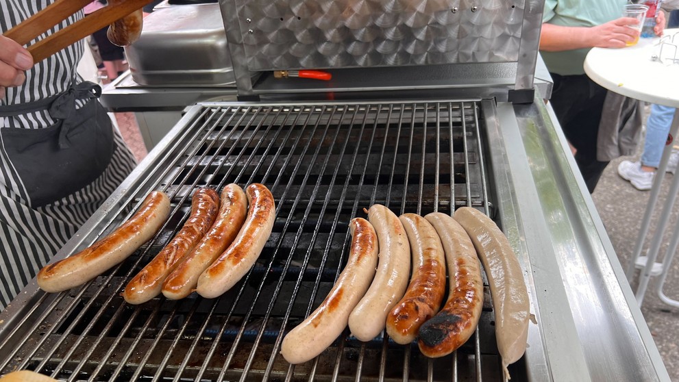 Bufet pred štadiónom v Düsseldorfe.