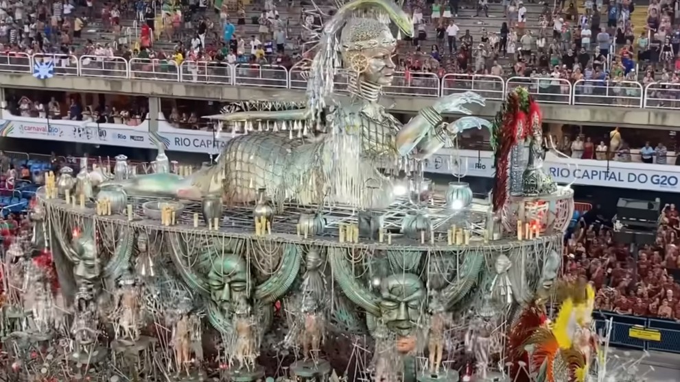 Voz, na ktorom bol Lukáš v rámci sprievodu. 