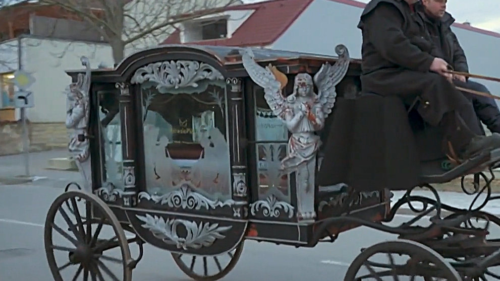 Prípravy na rozlúčku s rómskym kráľom.