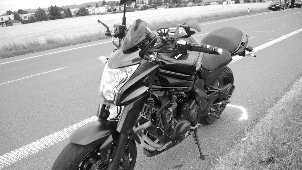 Stret motorkára so zverou