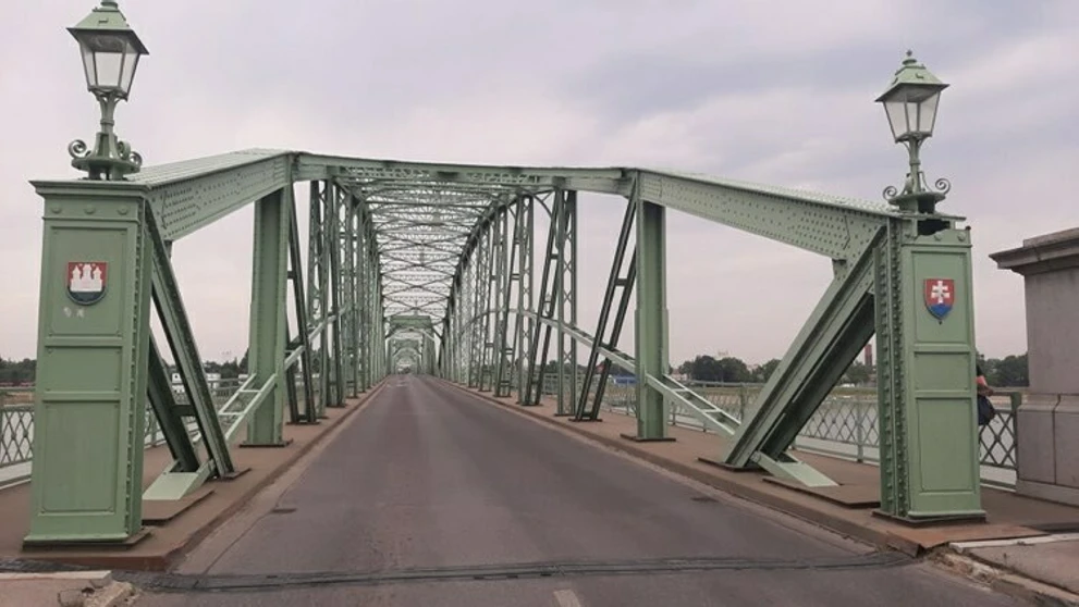 Hranica s Maďarskom v Komárne.
