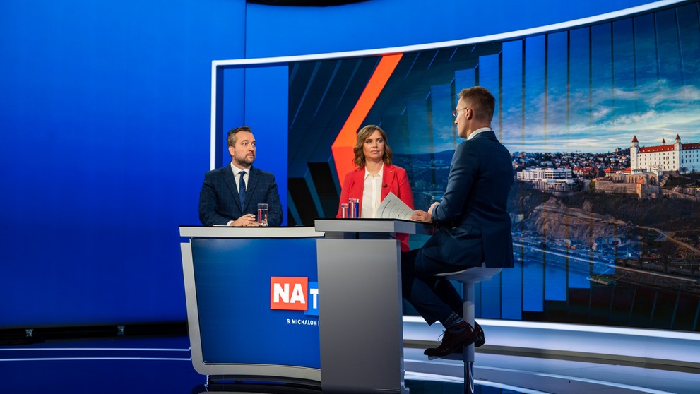 Veronika Remišová (Za ľudí) a Ľuboš Blaha (Smer-SD) v relácii Na telo.