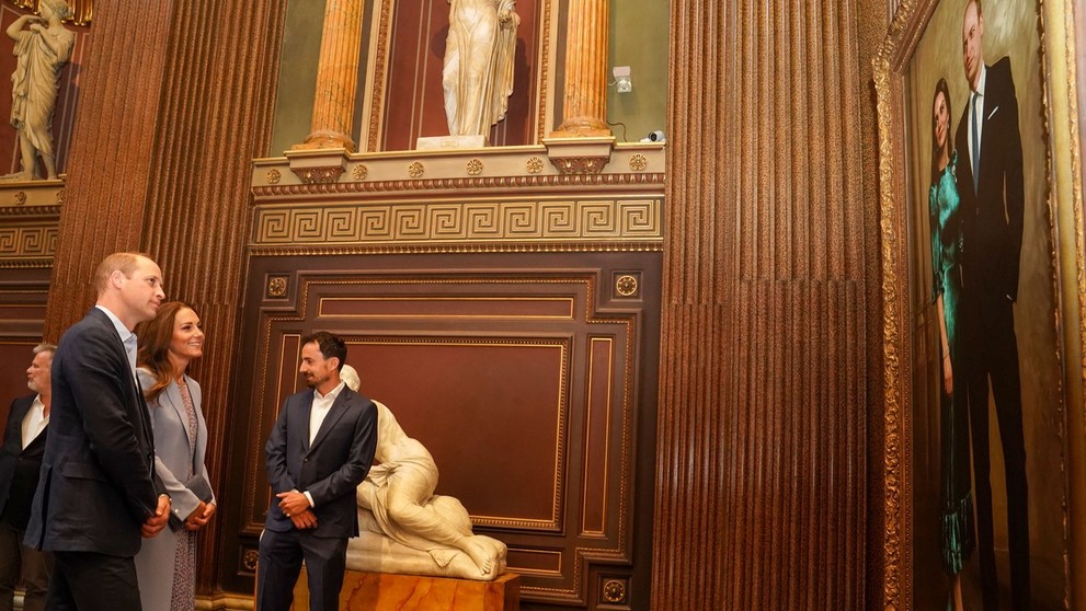 William a Kate pozerajú na svoj prvý portrét