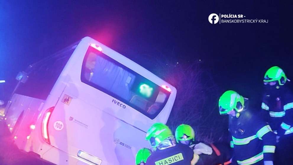 Nehoda autobusu pri Lučenci