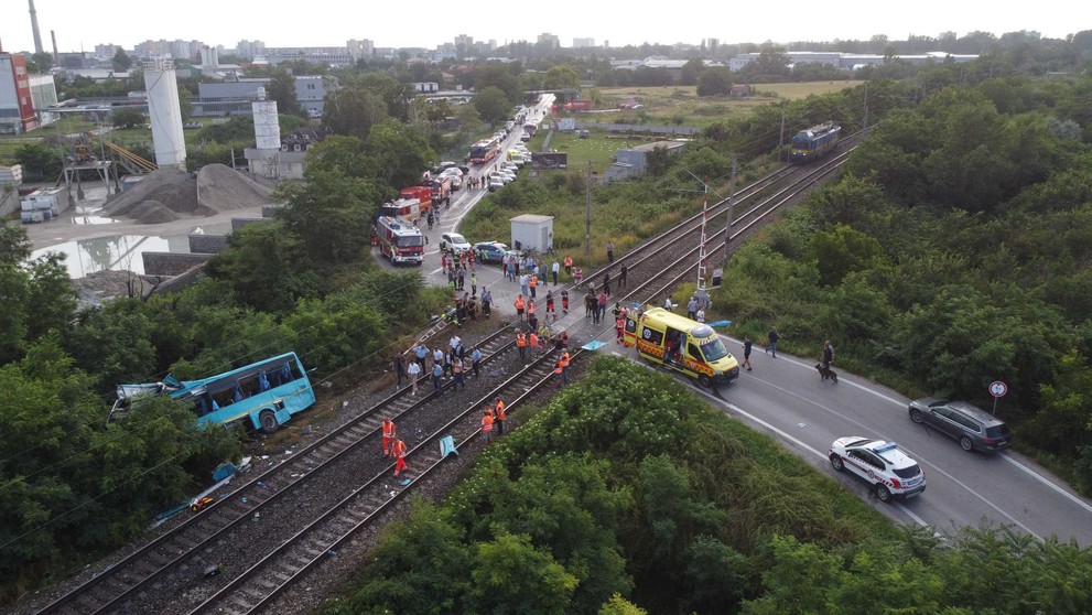 Zrážka vlaku a autobusu pri Nových Zámkoch