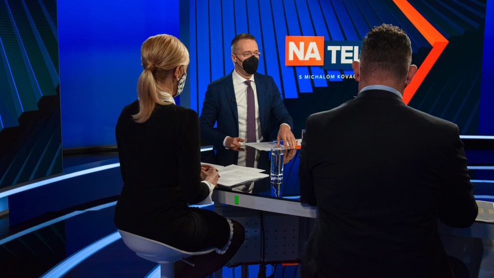 Roman Mikulec a Denisa Saková v Na telo.