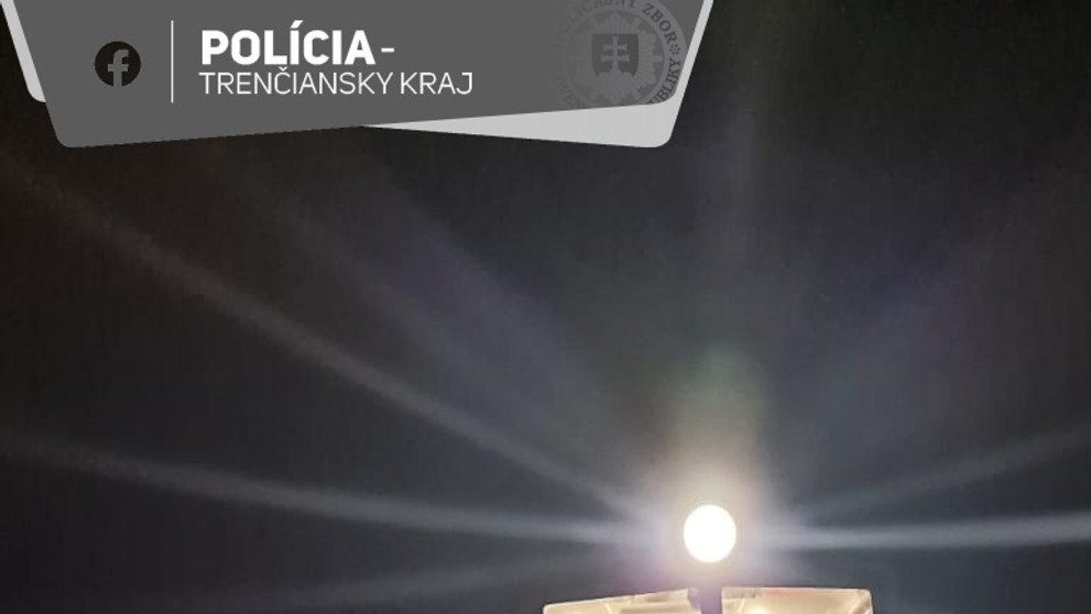 Zrážka vlaku s osobným autom neďaleko Prievidze.