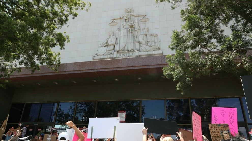 Fanúšikovia Britney Spears pred losangelským súdom (23. jún 2021)