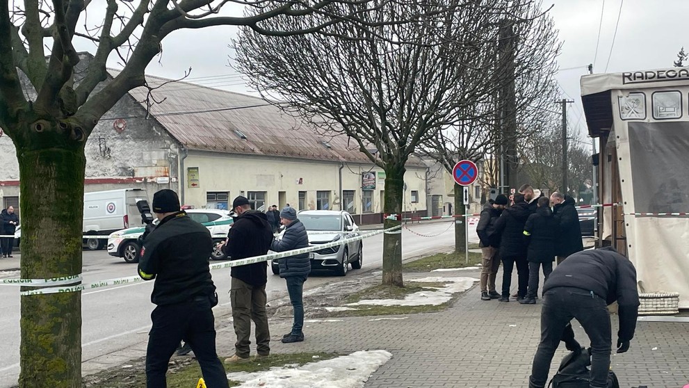 Policajti miesto uzavreli.