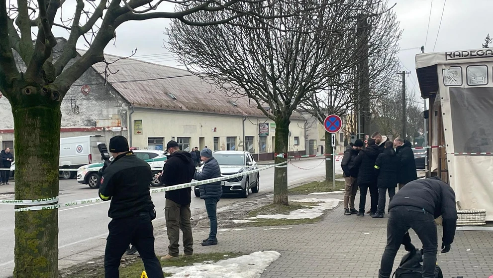 Policajti miesto uzavreli.