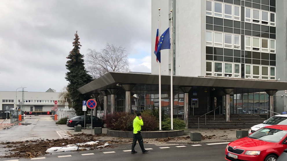 László a František si objednali thajskú masérku. Z Vietnamu ...