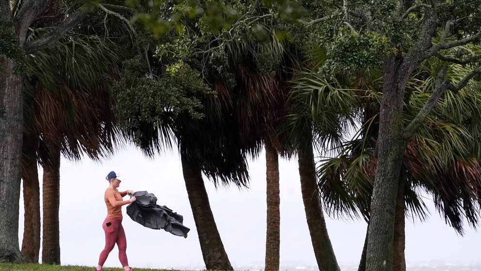 Príchod hurikánu Ian.