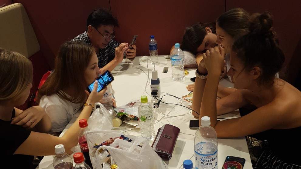 Spevácky zbor Cantica nova uviazol v Tokiu na letisku