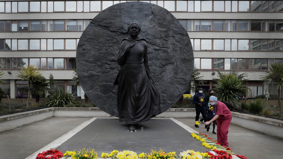 Spomienka na obete pandémie v Británii