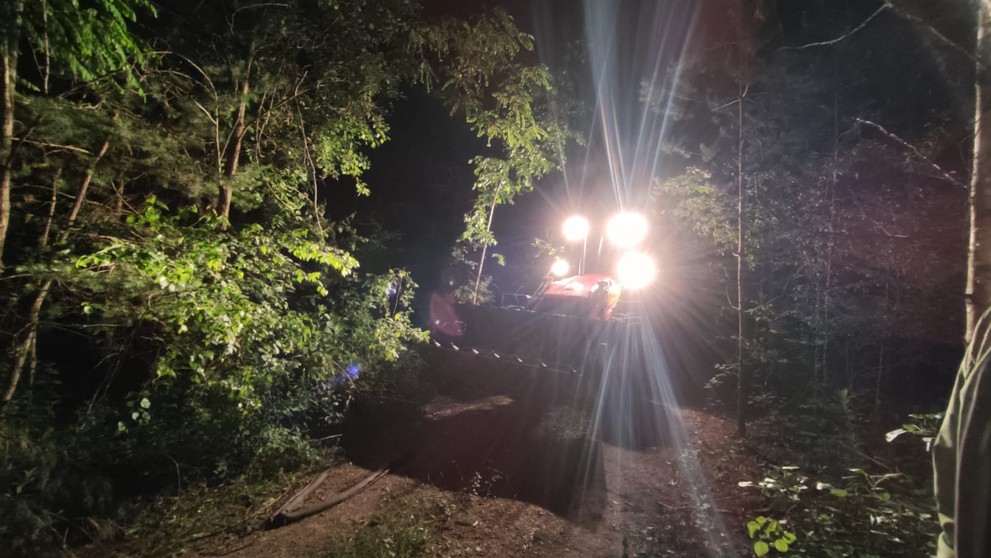 Vyslobodzovanie zasypaných ľudí z bane Bankov.