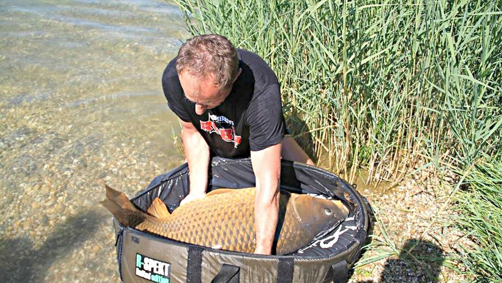 Považskobystričan Ivan Teplan vytiahol najväčšieho slovenského kapra.