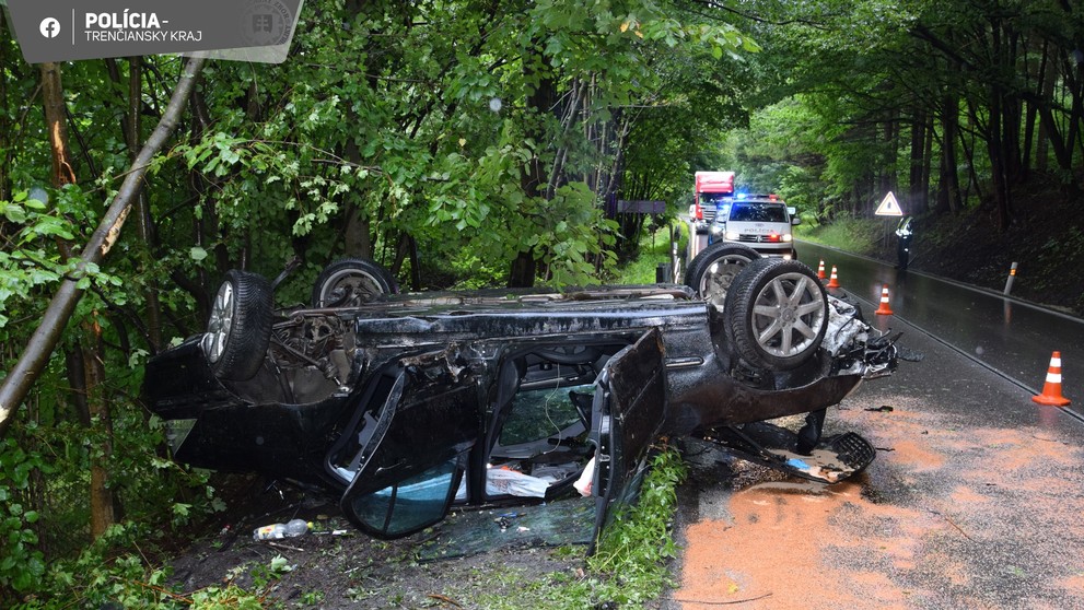Po nehode z auta ostala len kopa šrotu