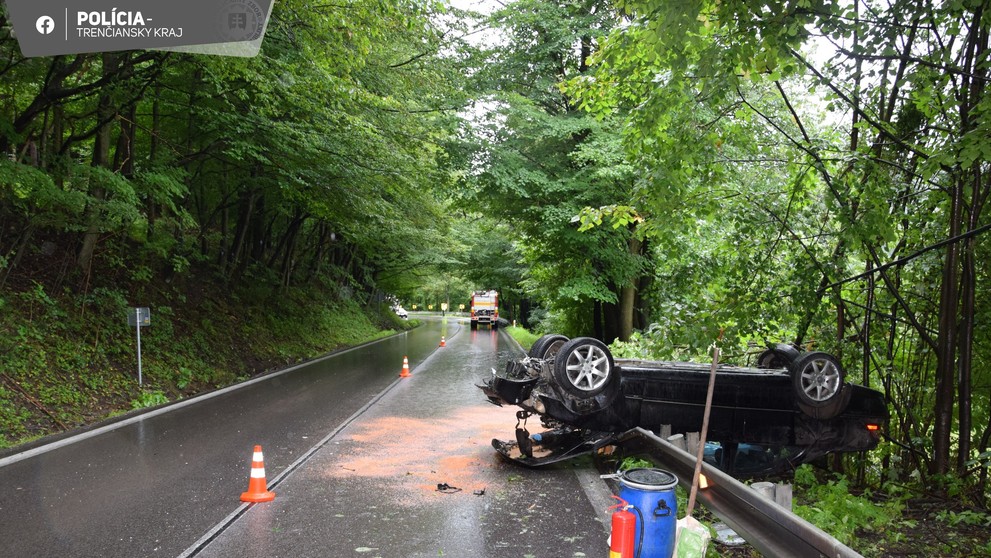 Po nehode z auta ostala len kopa šrotu
