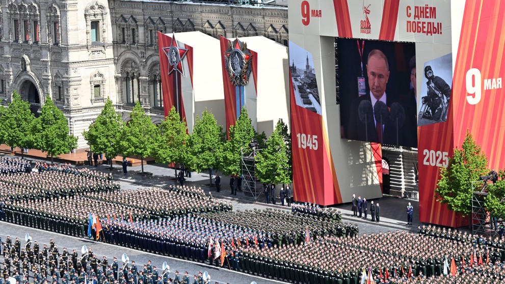Ruskí vojaci sa zúčastňujú na vojenskej prehliadke pri príležitosti Dňa víťazstva v Moskve. (2)