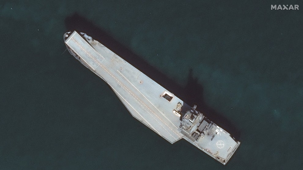 Iránsky nosič dronov Šahíd Bahman Bagheri.