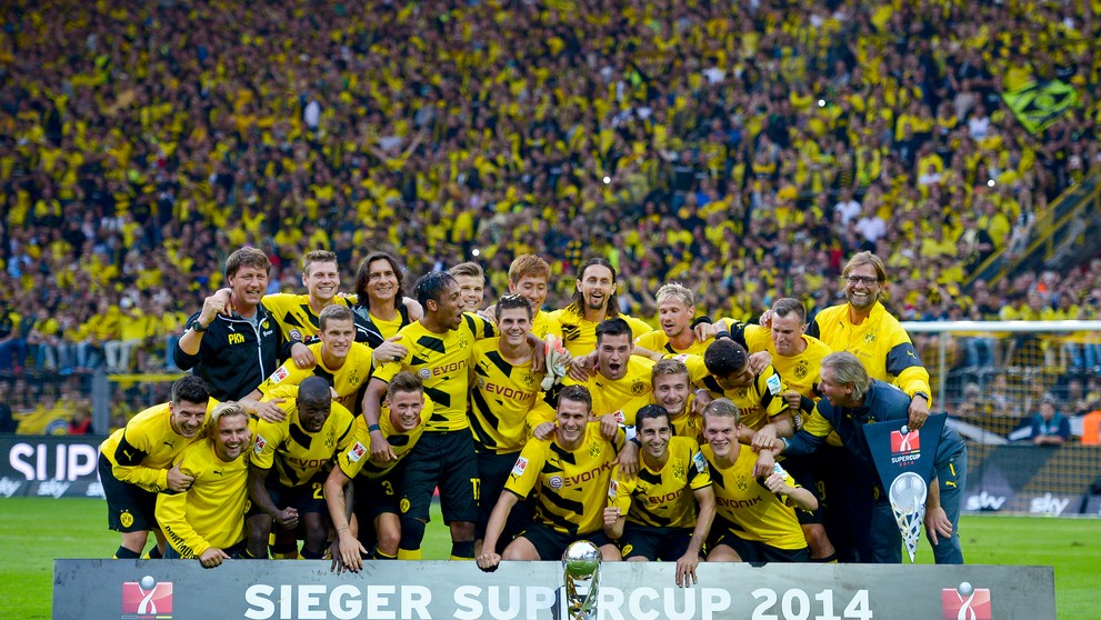 Futbalisti Dortmundu sa tešia po zisku nemeckého Superpohára.