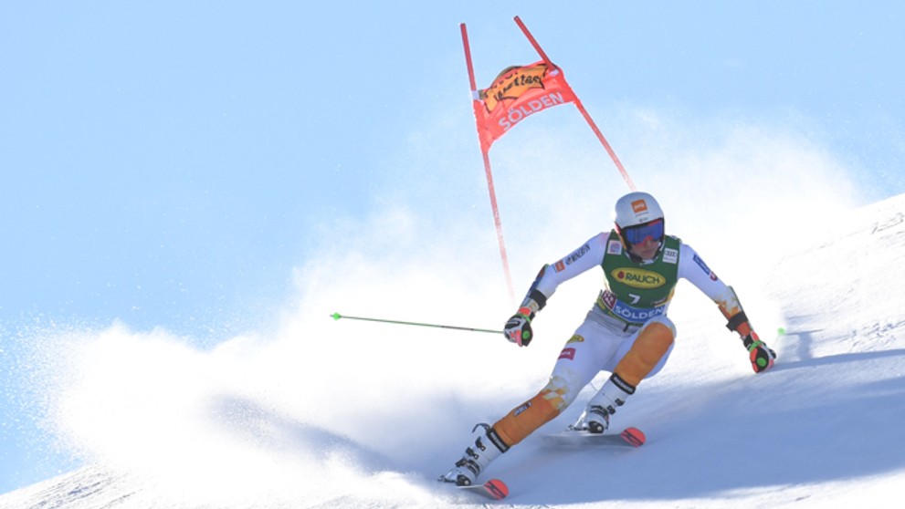 Petra Vlhová počas prvého kola obrovského slalomu, ktorým odštartovala nová sezóna.