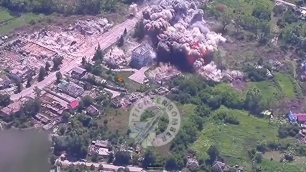 Výbuch kĺzavej bomby FAB-3000.