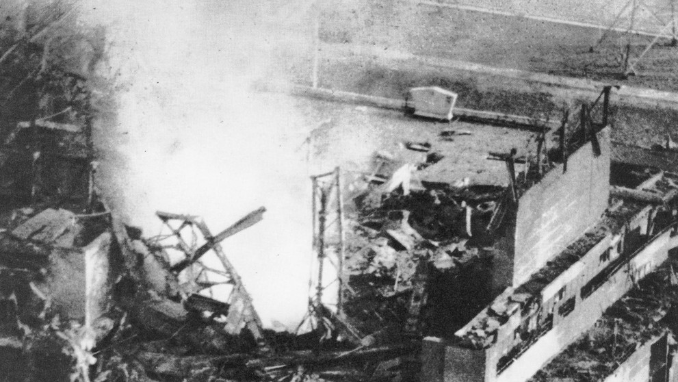 Na jedinečnej fotografii havarovaný štvrtý reaktor černobyľskej jadrovej elektrárne, ktorú urobil fotograf tejto elektrárne Anat