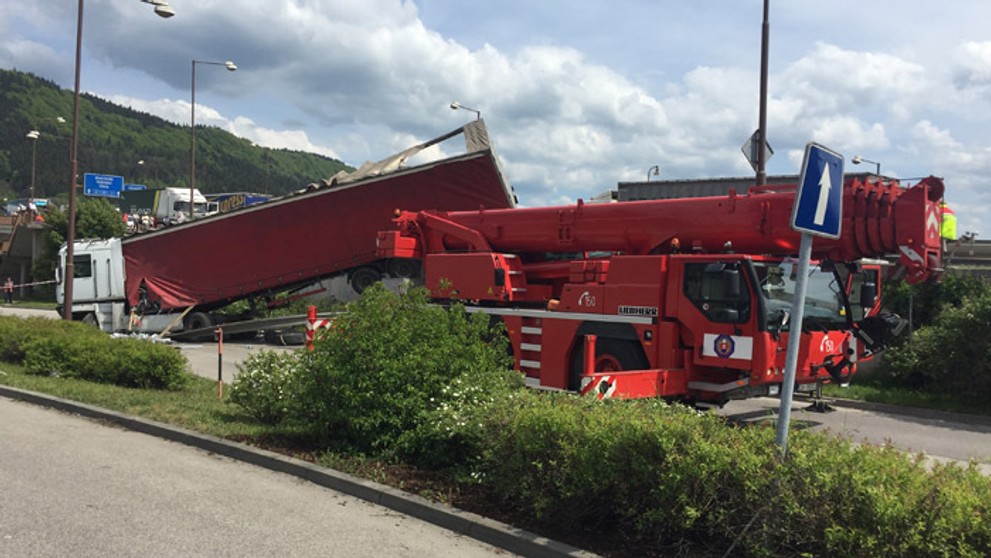 Nehoda na najvyťaženejšej križovatke v Žiline.