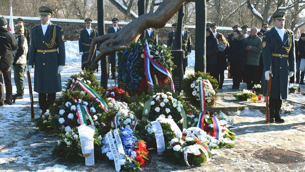 Pamätník v obci Hejce.