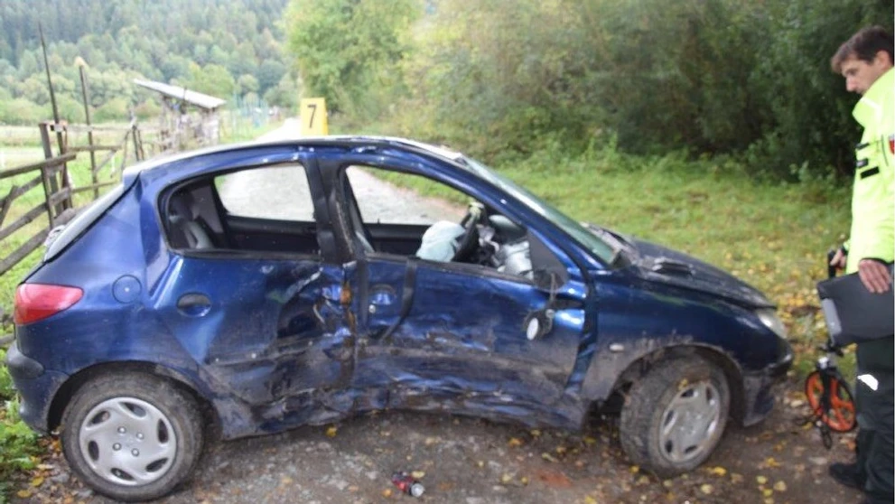 Zničené auto.