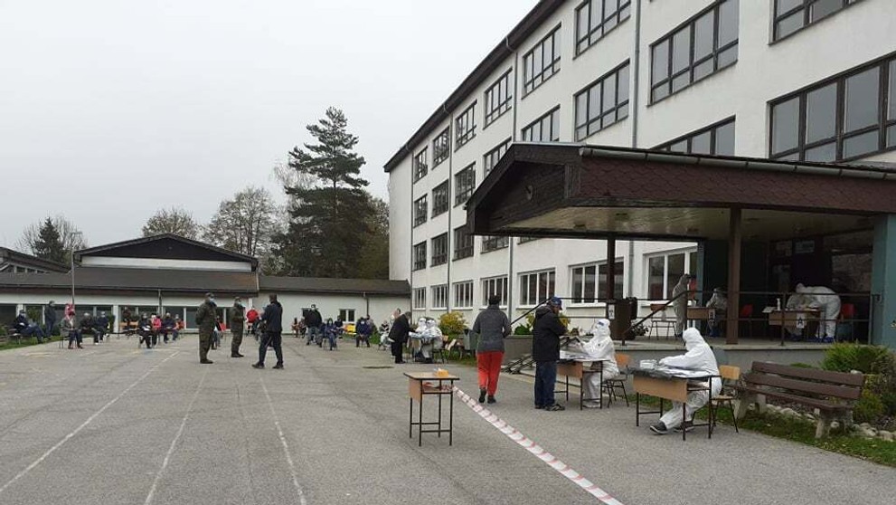 Buchty, ktoré ľuďom v odberových tímoch doniesli na Orave ľudia.