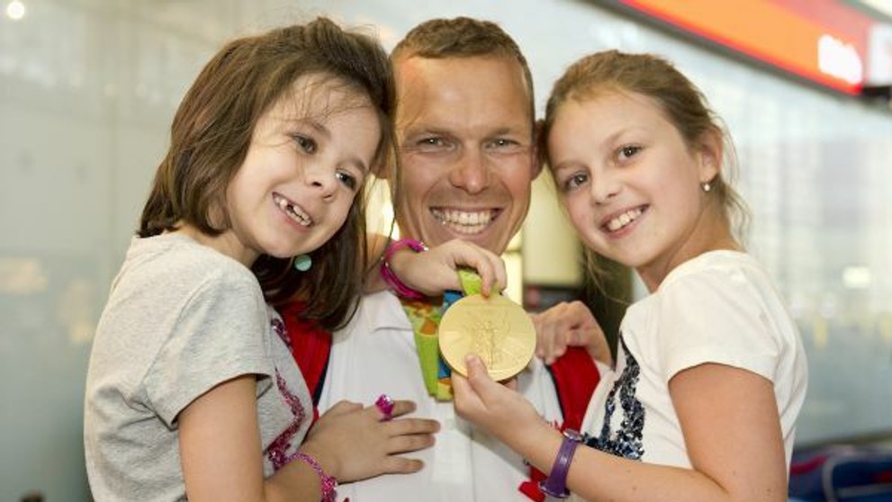 Matej Tóth s dcérami