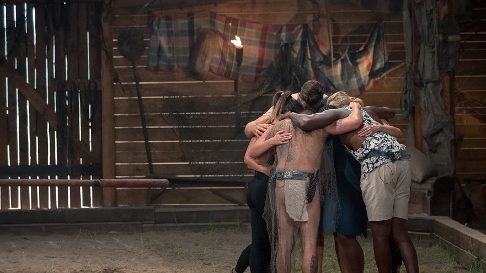 Skupinové objatie bohatých na rozlúčku