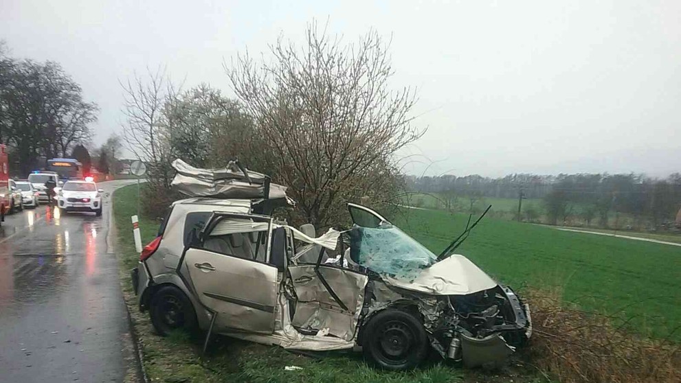 Zrážka auta s autobusom