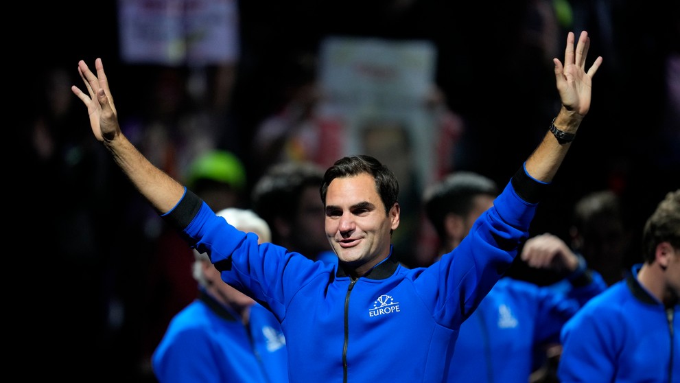 Roger Federer sa lúči s kariérou.
