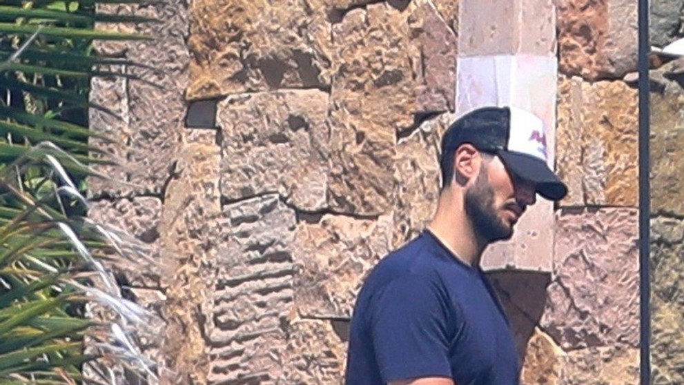 Hassan odišiel z hádky ako prvý.