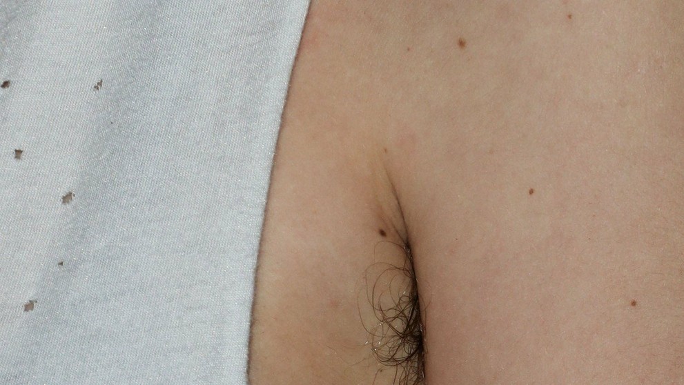 Bella Thorne na premiére filmu I Still See You