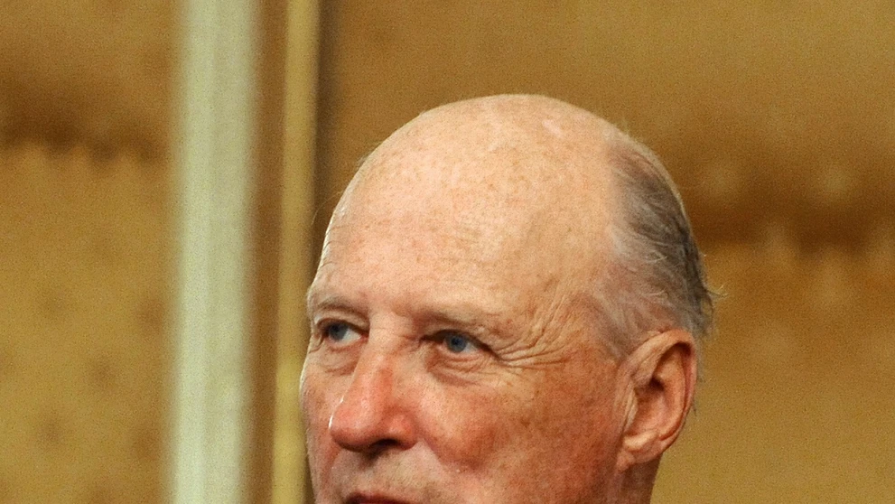 Nórsky kráľ Harald V. počas podpisu memoranda o porozumení na Úrade vlády v Bratislave 26. októbra 2010