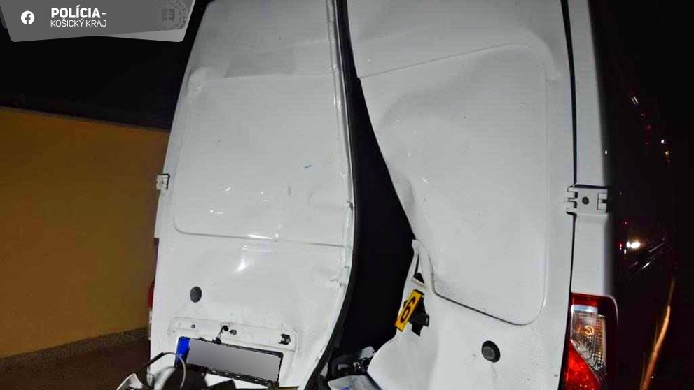 Opitý motocyklista s tehotnou spolujazdkyňou utrpeli ťažké zranenia