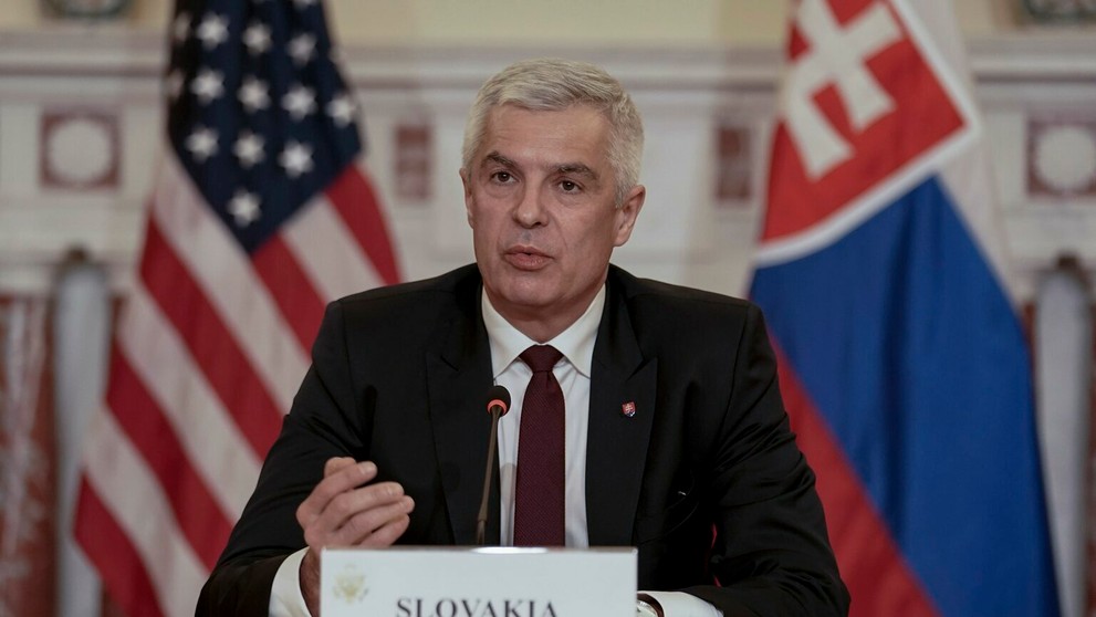 Ivan Korčok počas podpisu obrannej dohody s USA.