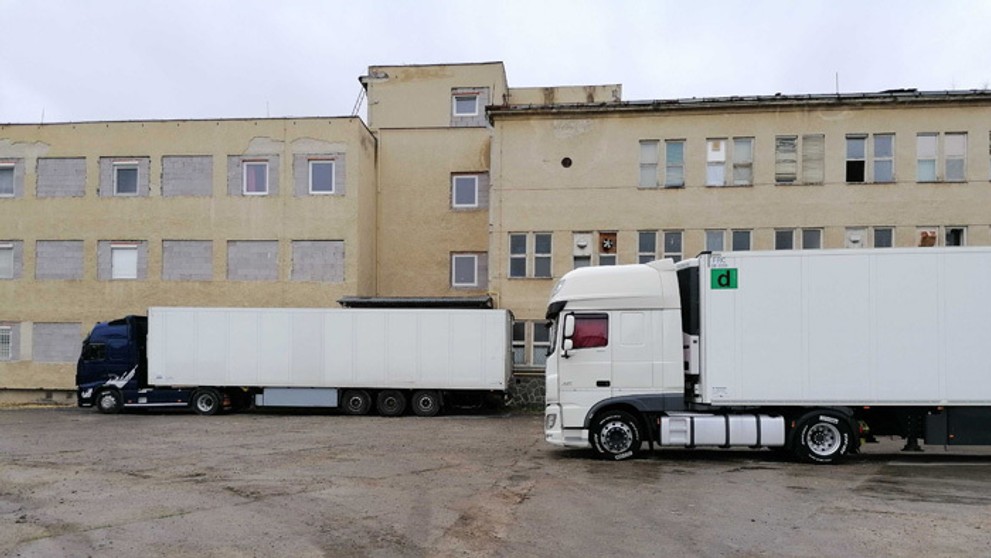 Maďarské kamióny pred Imunou v Šarišských Michaľanoch.