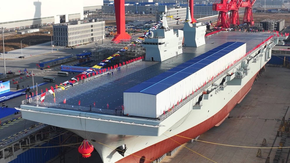 Obojživelná čínska útočná loď triedy „Typ 076“.