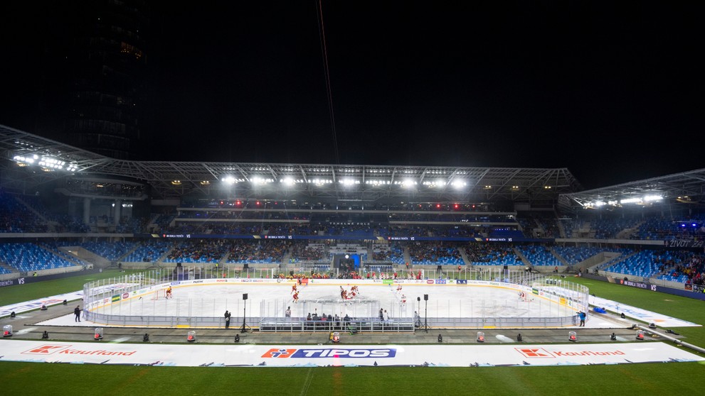 Ihrisko pod holým nebom na ploche Národného futbalového štadióna.