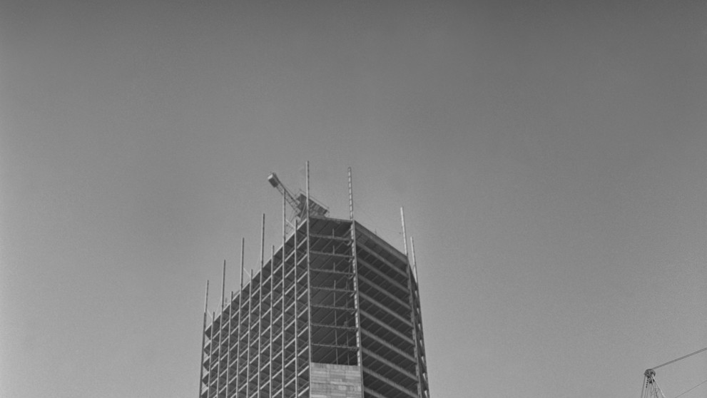 Na archívnej snímke z 3. novembra 1971 v Bratislave výstavba budovy tvorby programu.