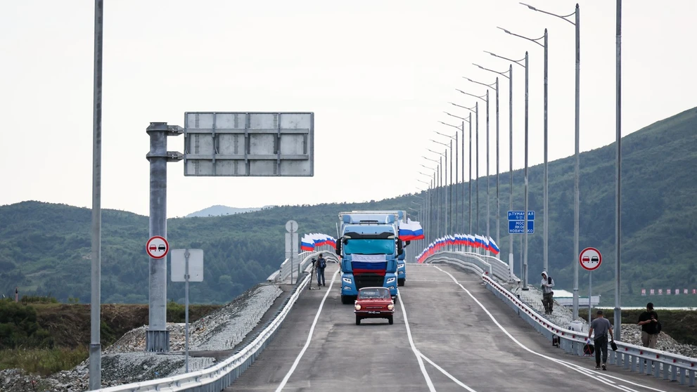 KĽDR a Rusko otvorili prvý cestný most, ktorý spája obe krajiny.