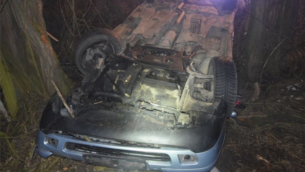 Auto spadlo do priekopy.