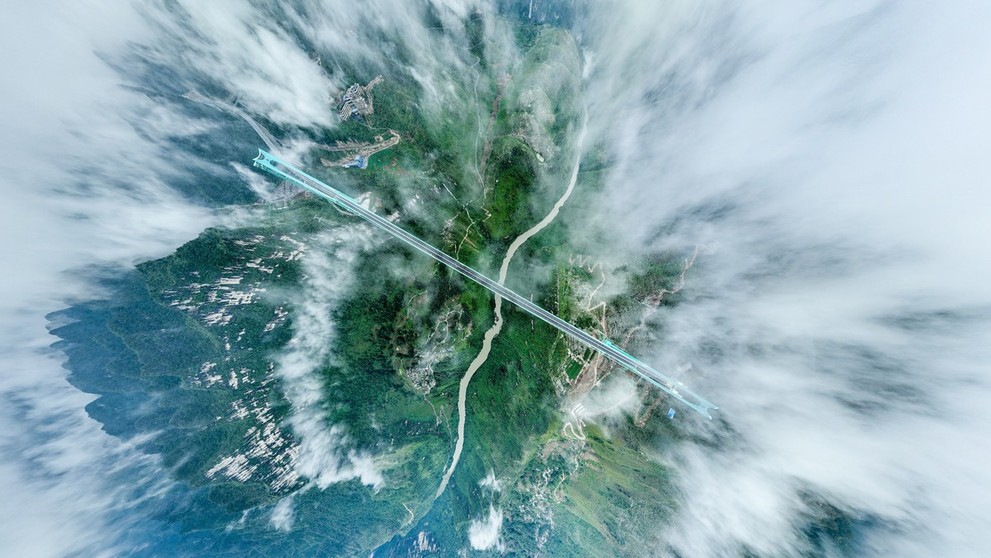 V provincii Kuej-čou otvorili pre dopravu najvyšší most na svete.